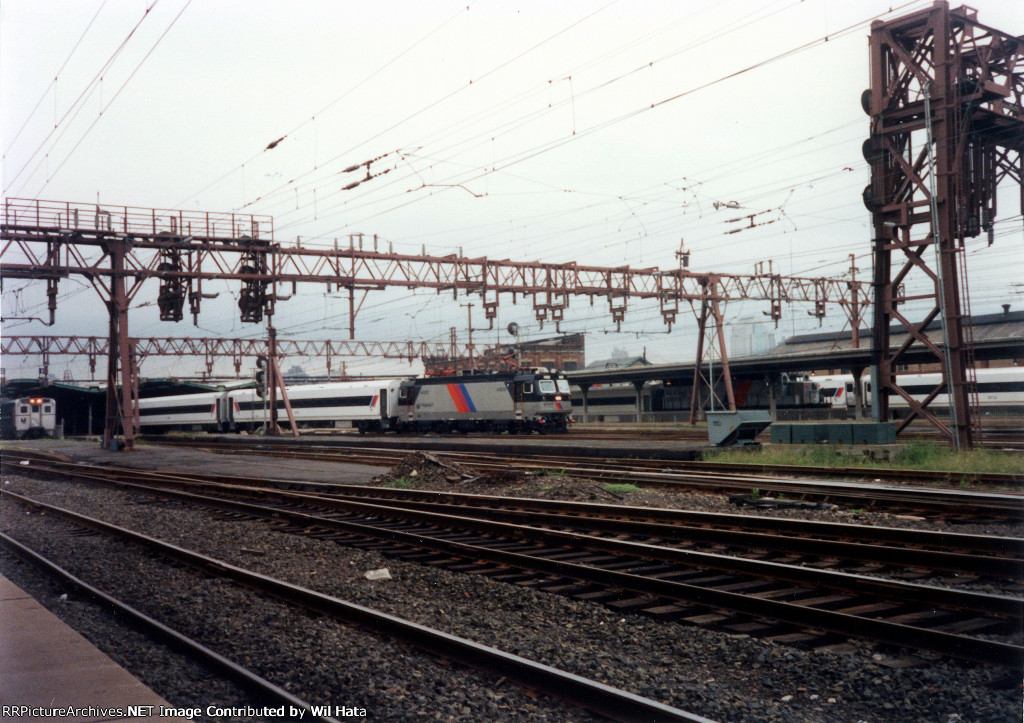 NJT ALP-44 4400